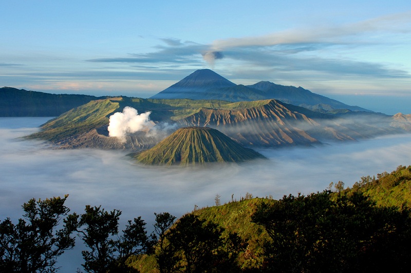 Download this Highest Mountain Indonesia picture